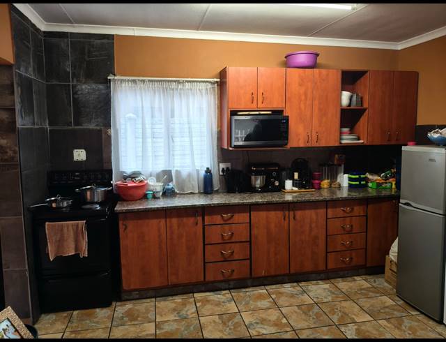 3 BEDROOM TOWNHOUSE FOR SALE IN OOS EINDE